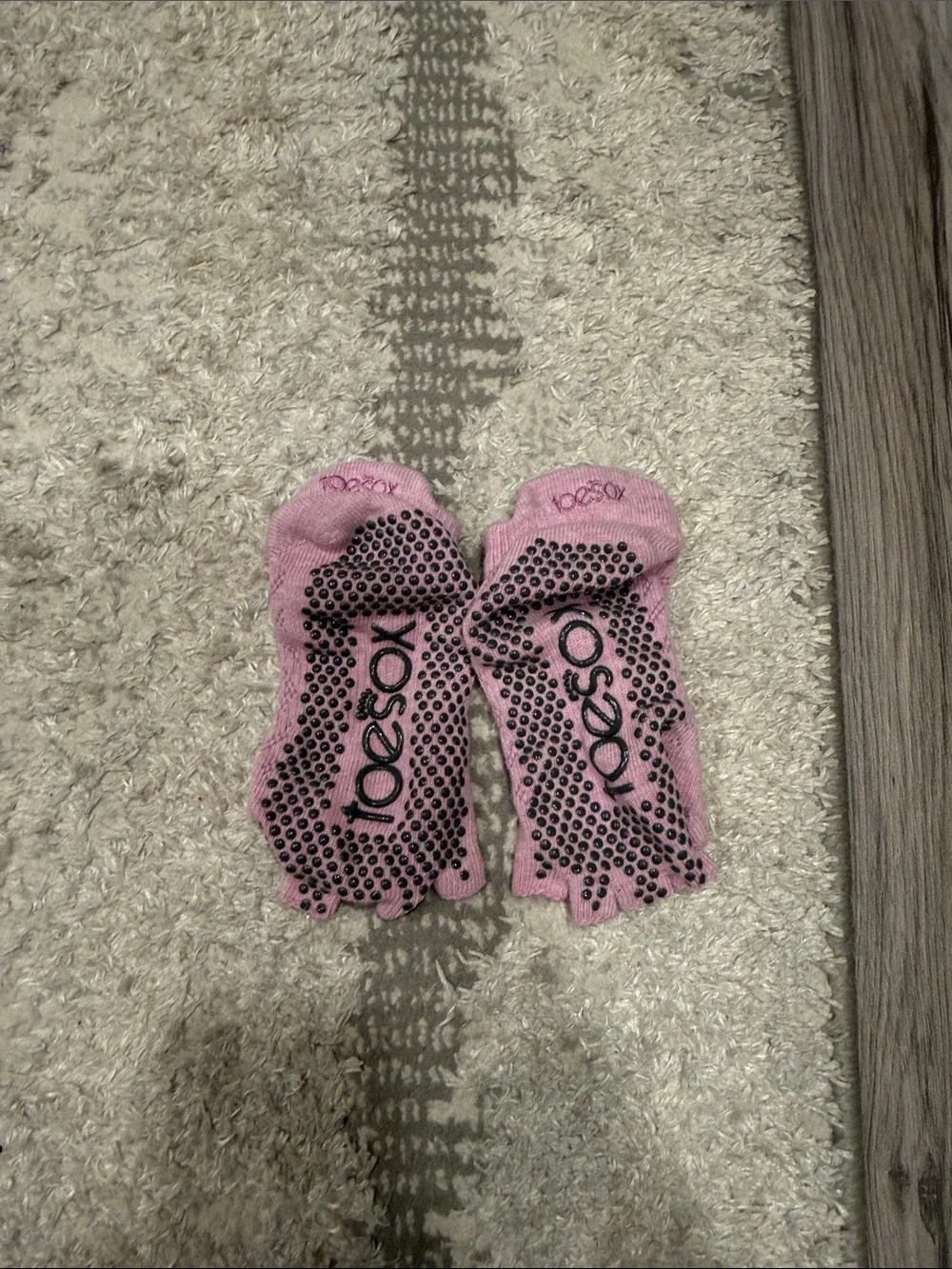 toesox Pink Non-Slip Toe Socks with Gray Grip